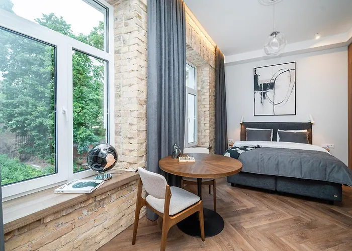 Art Boutique I Old Town W-ac I Cohost *