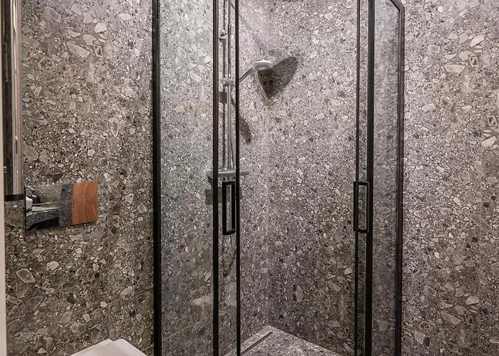 Art Boutique I Old Town W-ac I Cohost *