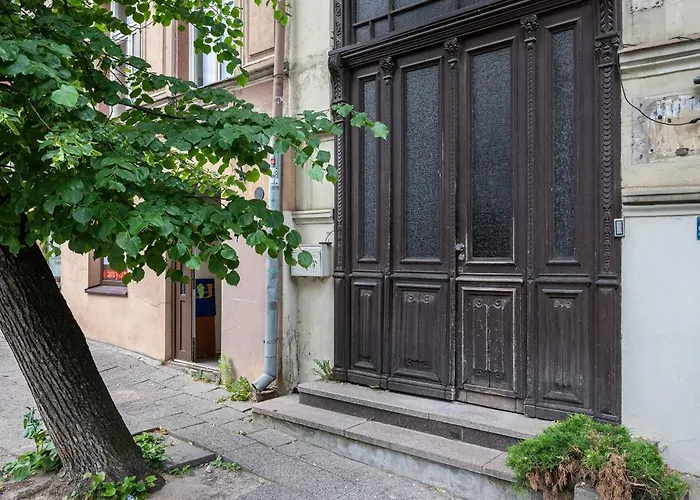 Art Boutique I Old Town W-ac I Cohost *