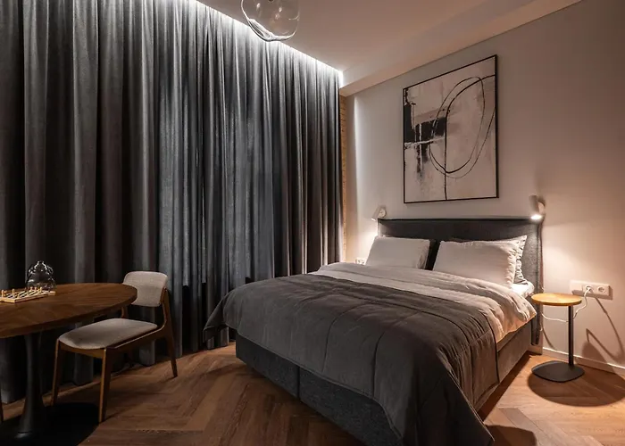 Art Boutique I Old Town W-ac I Cohost *